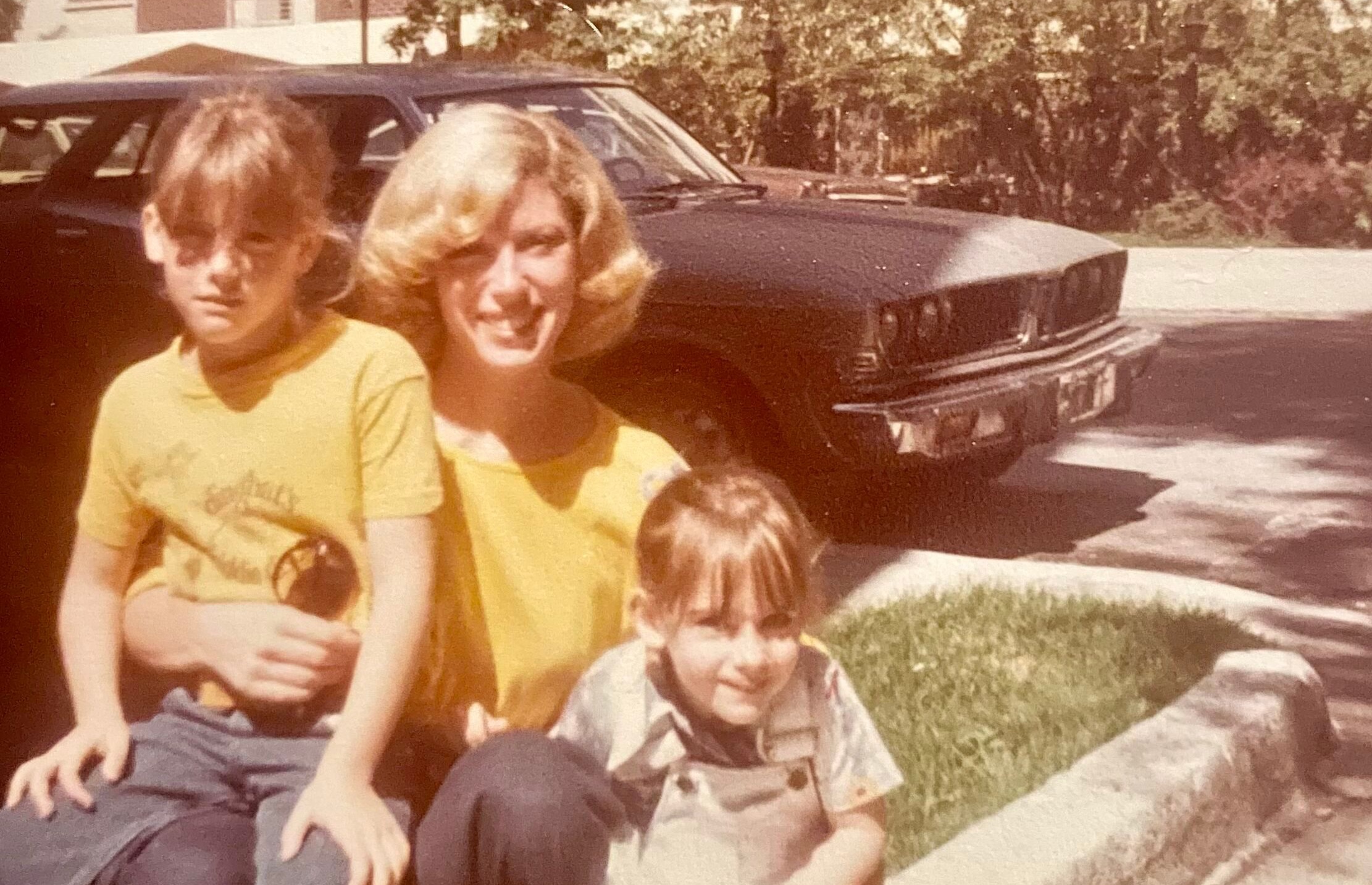 Lynn Sage and her daughters