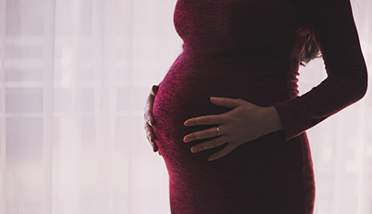 hands on pregnant belly