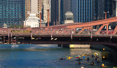 Image of bridge over the Chicago river